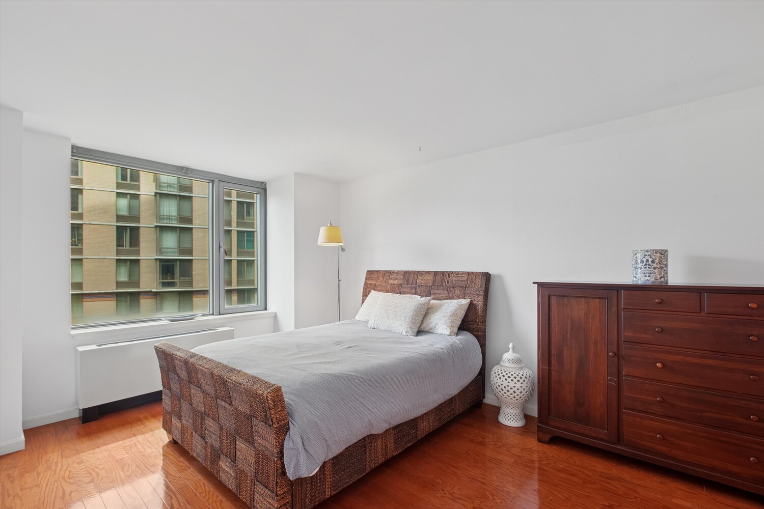 455 Main Street, Unit 4K Manhattan, NY 10044 - Photo 15 of 16 a bedroom with a bed and a window