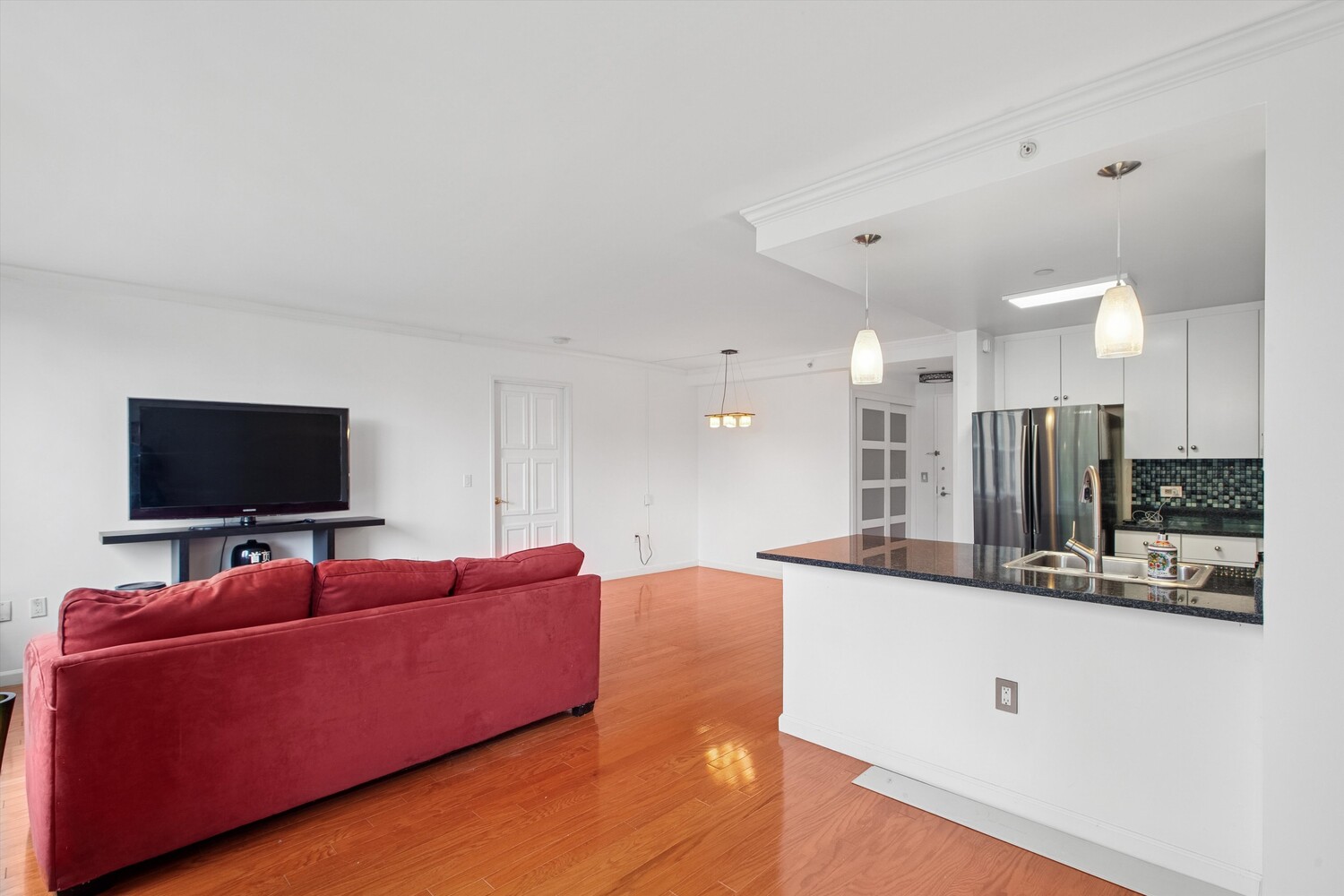 455 Main Street, Unit 4K Manhattan, NY 10044 - Photo 7 of 16 a living room with furniture and a flat screen tv