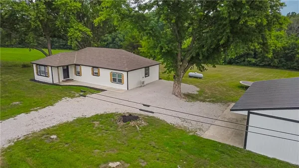 $520,000 | 19807 Northeast 192 Street, Holt, MO 64048