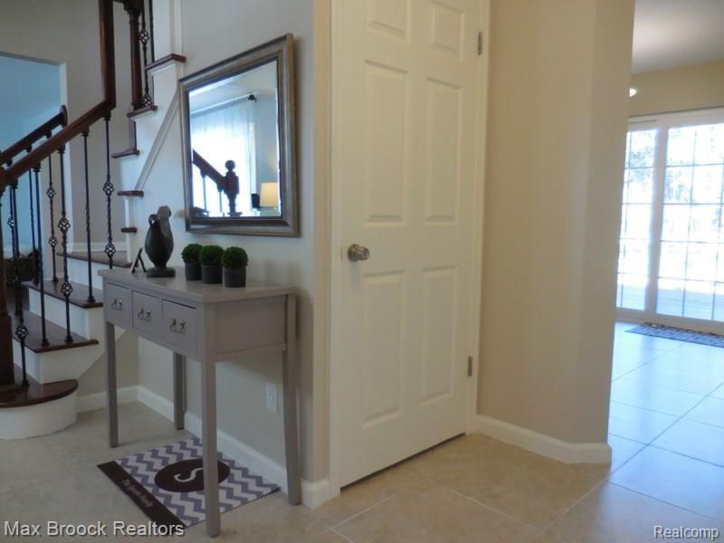 25838 Branchaster Road Farmington, MI 48336 - Photo 19 of 44 TRULY A HOTTIE!