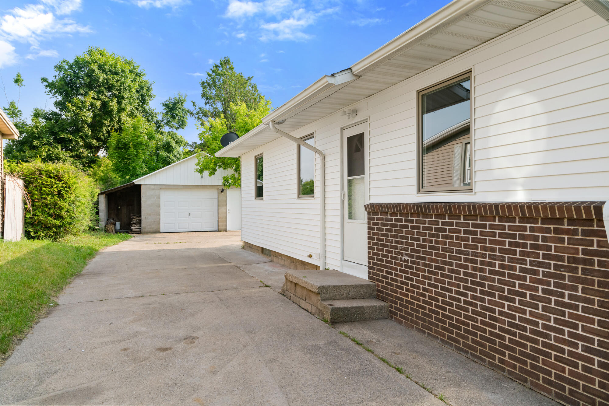 112 Fulton Street Petoskey, MI 49770 - Photo 3 of 37 A7R09363