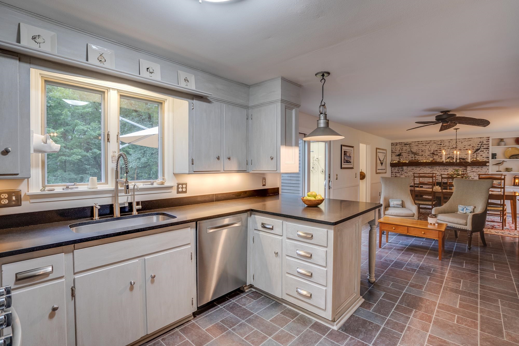 11 Southfield Road Amherst, NH 03031 - Photo 7 of 40