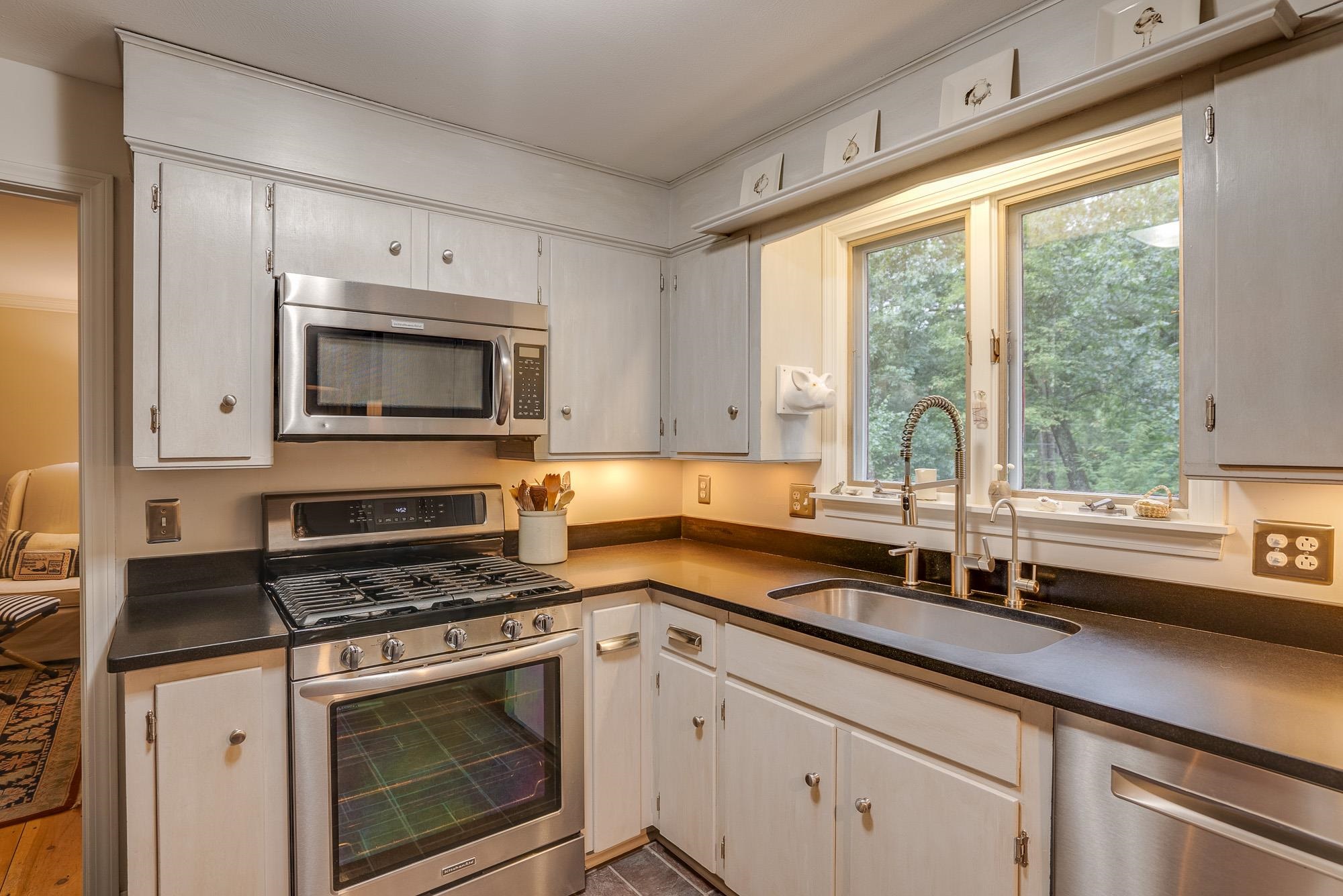 11 Southfield Road Amherst, NH 03031 - Photo 8 of 40