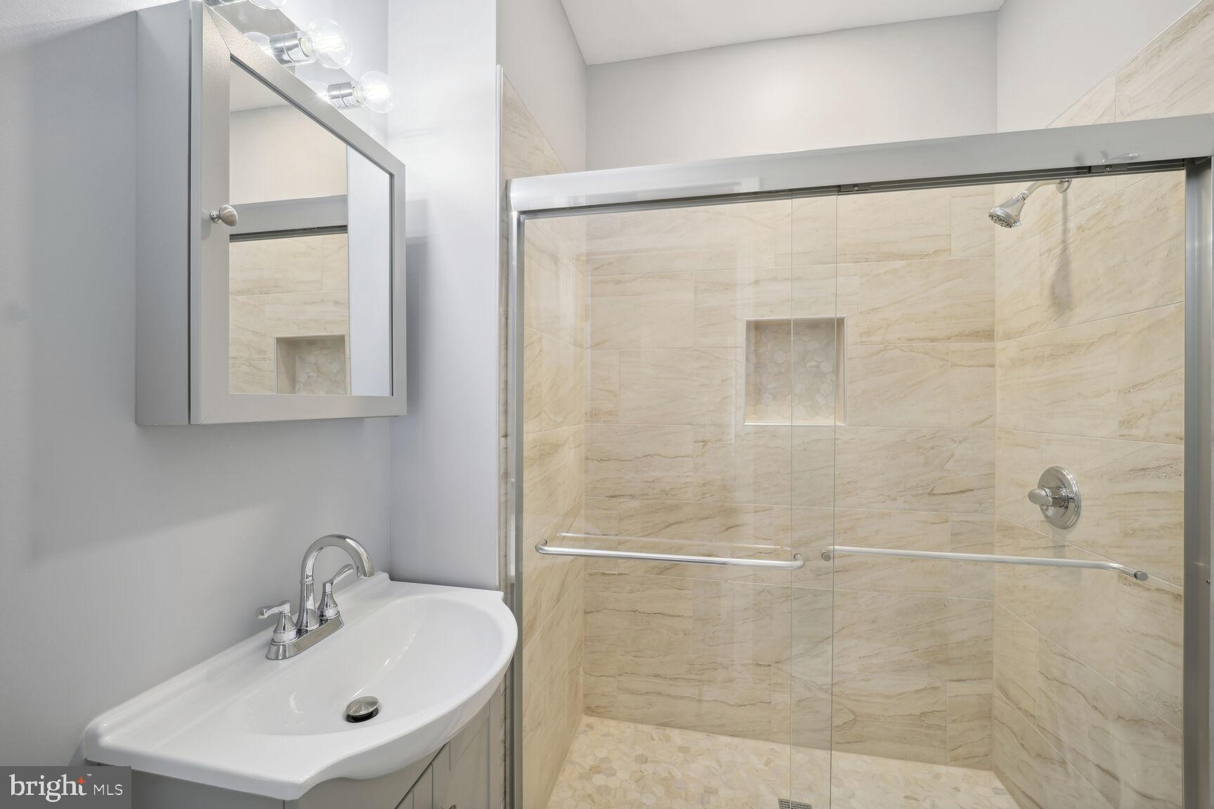 6304 45th Place Riverdale, MD 20737 - Photo 5 of 19 Full Bathroom