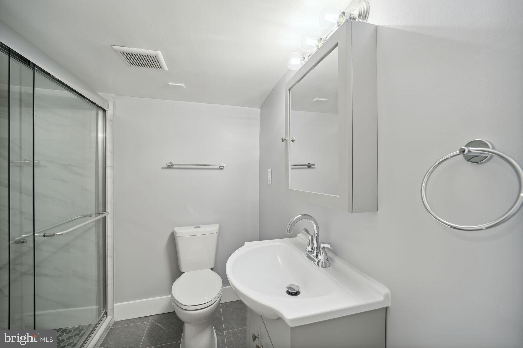 6304 45th Place Riverdale, MD 20737 - Photo 10 of 19 Full Bathroom