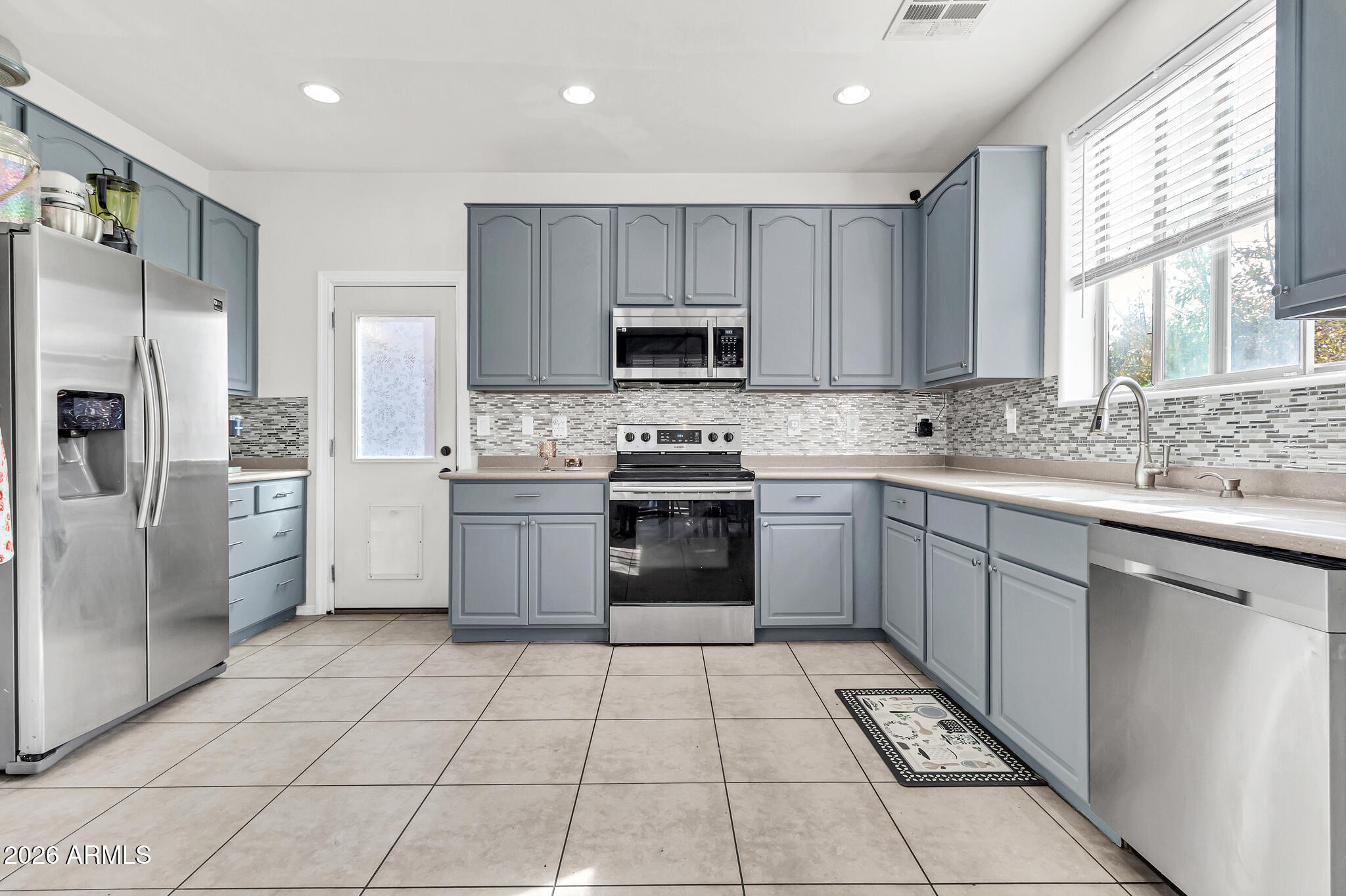 2879 South Key Biscayne Drive Gilbert, AZ 85295 - Photo 6 of 29 2879 S Key Biscayne Dr-17_(2048)