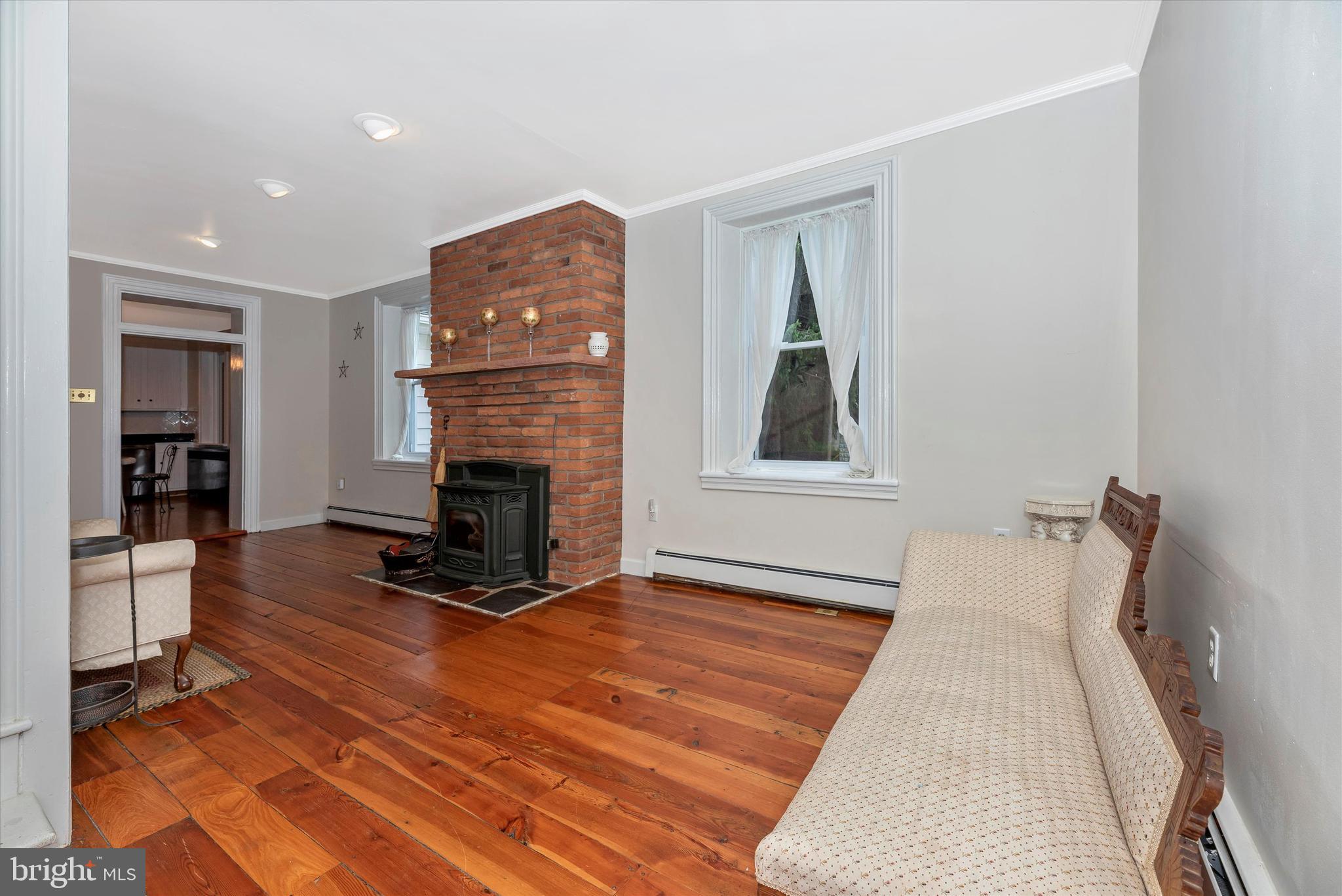 13731 Kretsinger Road Smithsburg, MD 21783 - Photo 11 of 59 Living Room