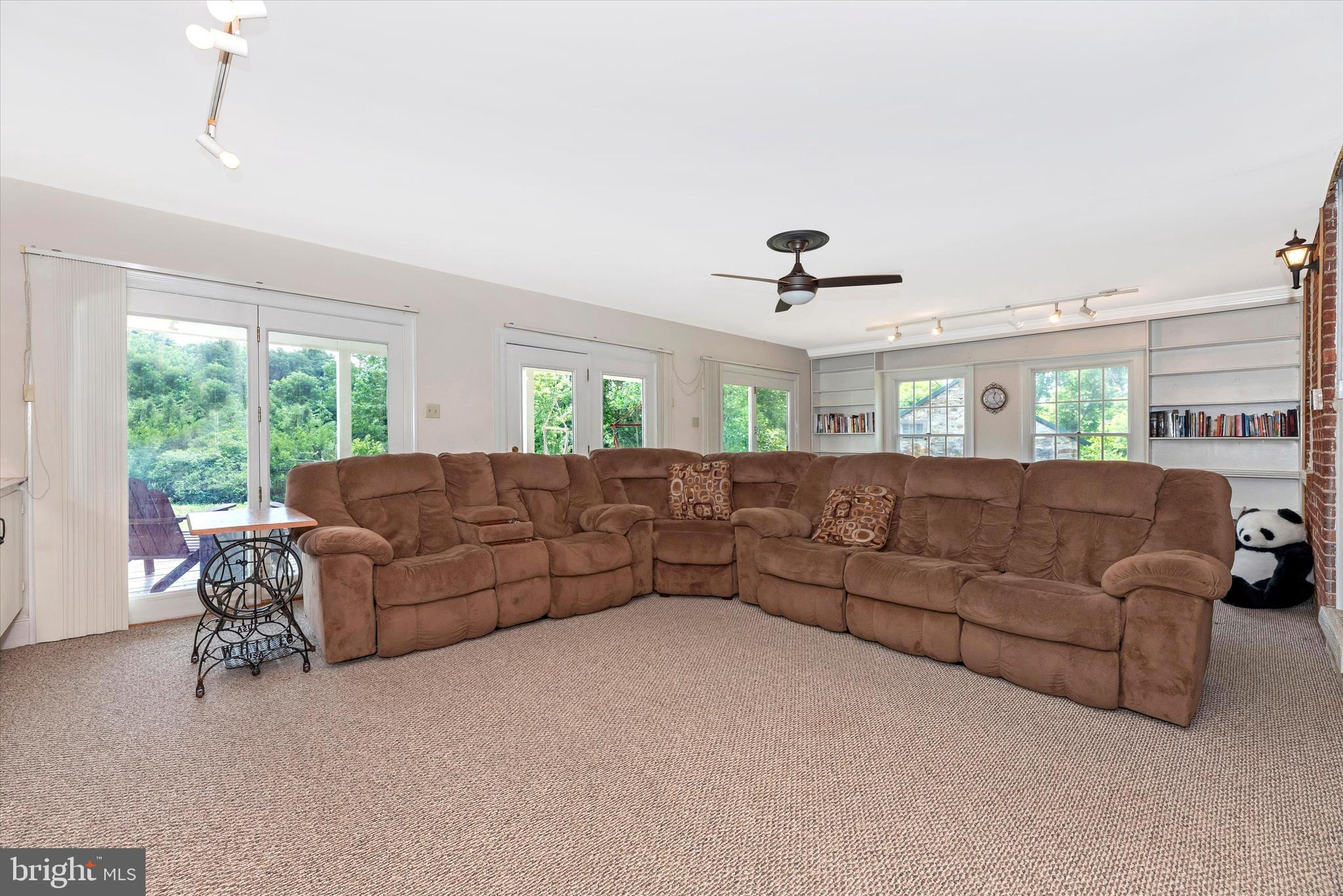 13731 Kretsinger Road Smithsburg, MD 21783 - Photo 13 of 59 Family Room