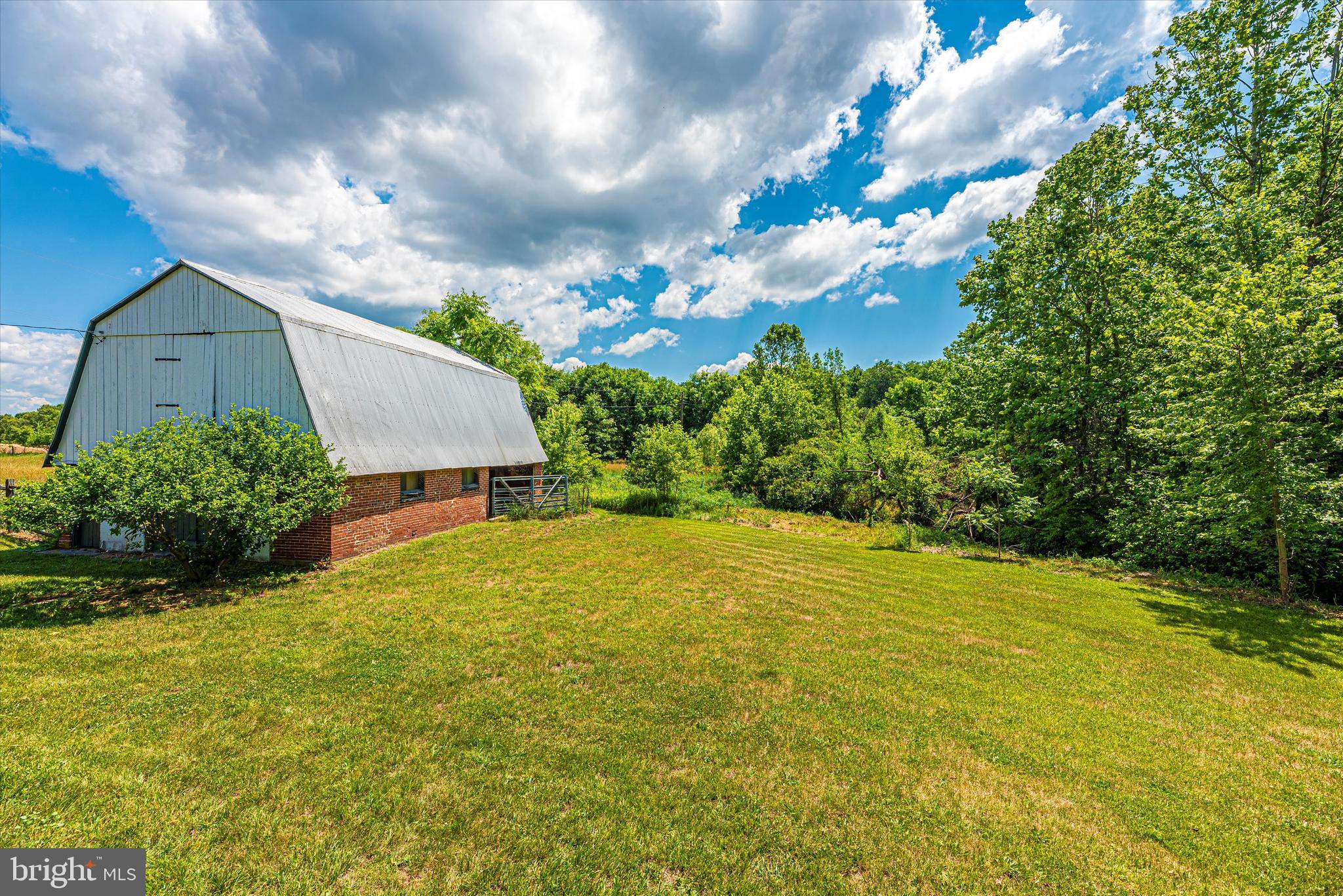 13731 Kretsinger Road Smithsburg, MD 21783 - Photo 43 of 59 Barn
