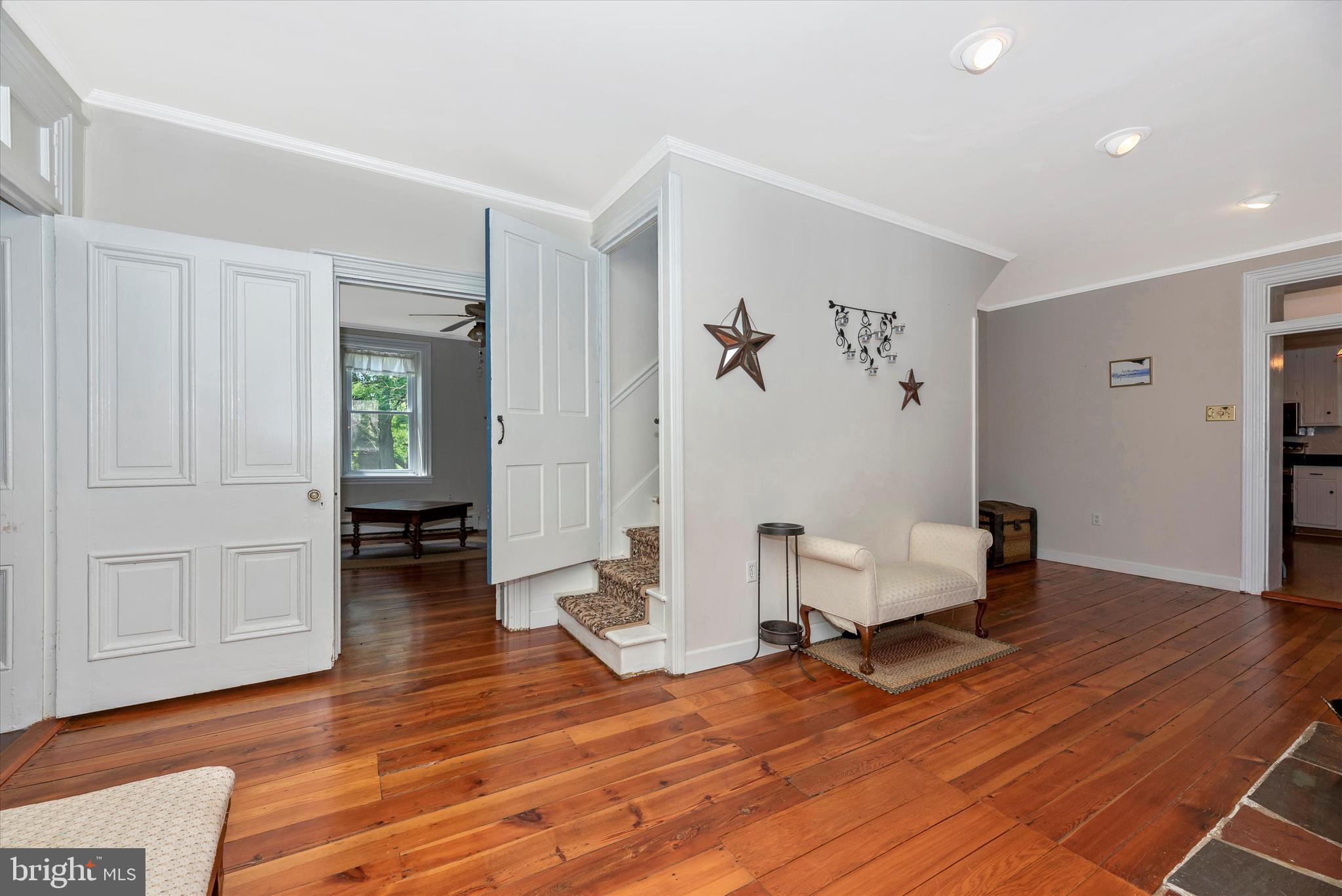 13731 Kretsinger Road Smithsburg, MD 21783 - Photo 10 of 59 Living Room