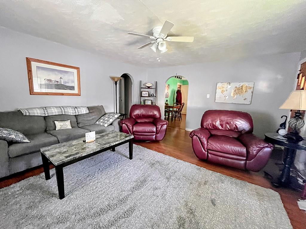 1192 Washington Street Indiana, PA 15701 - Photo 3 of 19 a living room with furniture