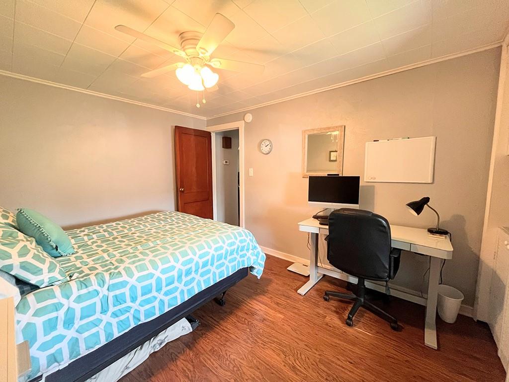 1192 Washington Street Indiana, PA 15701 - Photo 9 of 19 a bedroom with a workspace