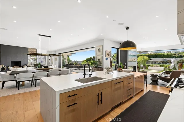 $15,970,000 | 1521 Bayadere Terrace, Corona del Mar, CA 92625