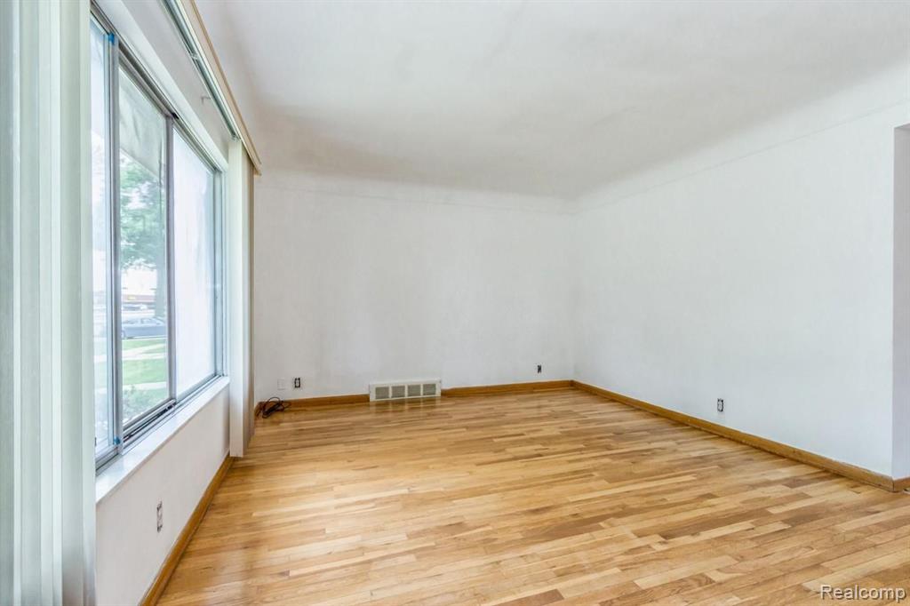 22114 Kelly Road Eastpointe, MI 48021 - Photo 3 of 23
