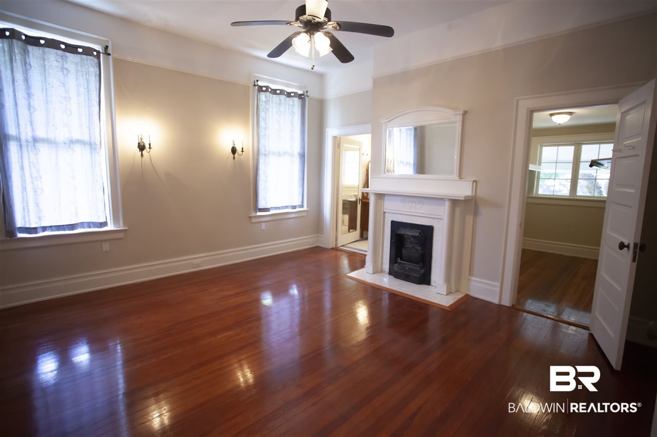1658 Government Street Mobile, AL 36604 - Photo 5 of 36 En suite master with walk in closet