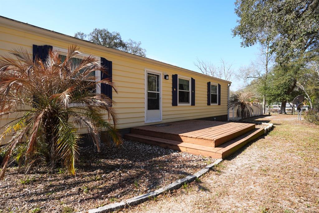 2202 Marion County Road Weirsdale, FL 32195 - Photo 1 of 1 Front of House