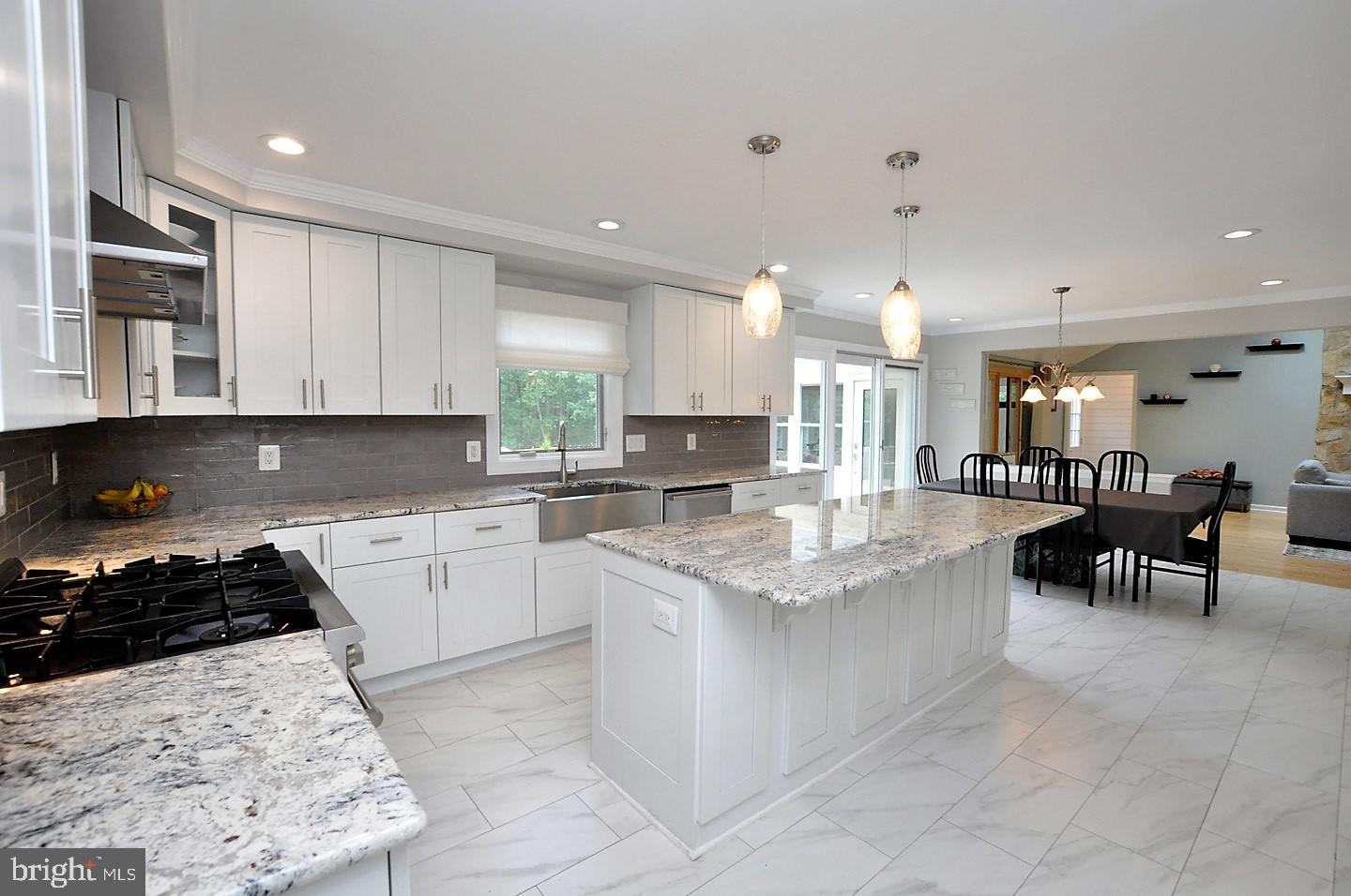 6 Macclesfield Drive Medford, NJ 08055 - Photo 5 of 41 Pendant Lighting