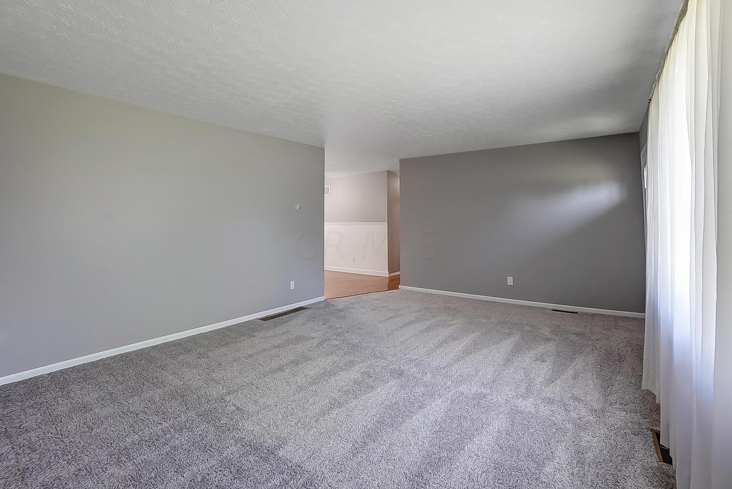4599 Zuber Road Orient, OH 43146 - Photo 5 of 65 Living Room