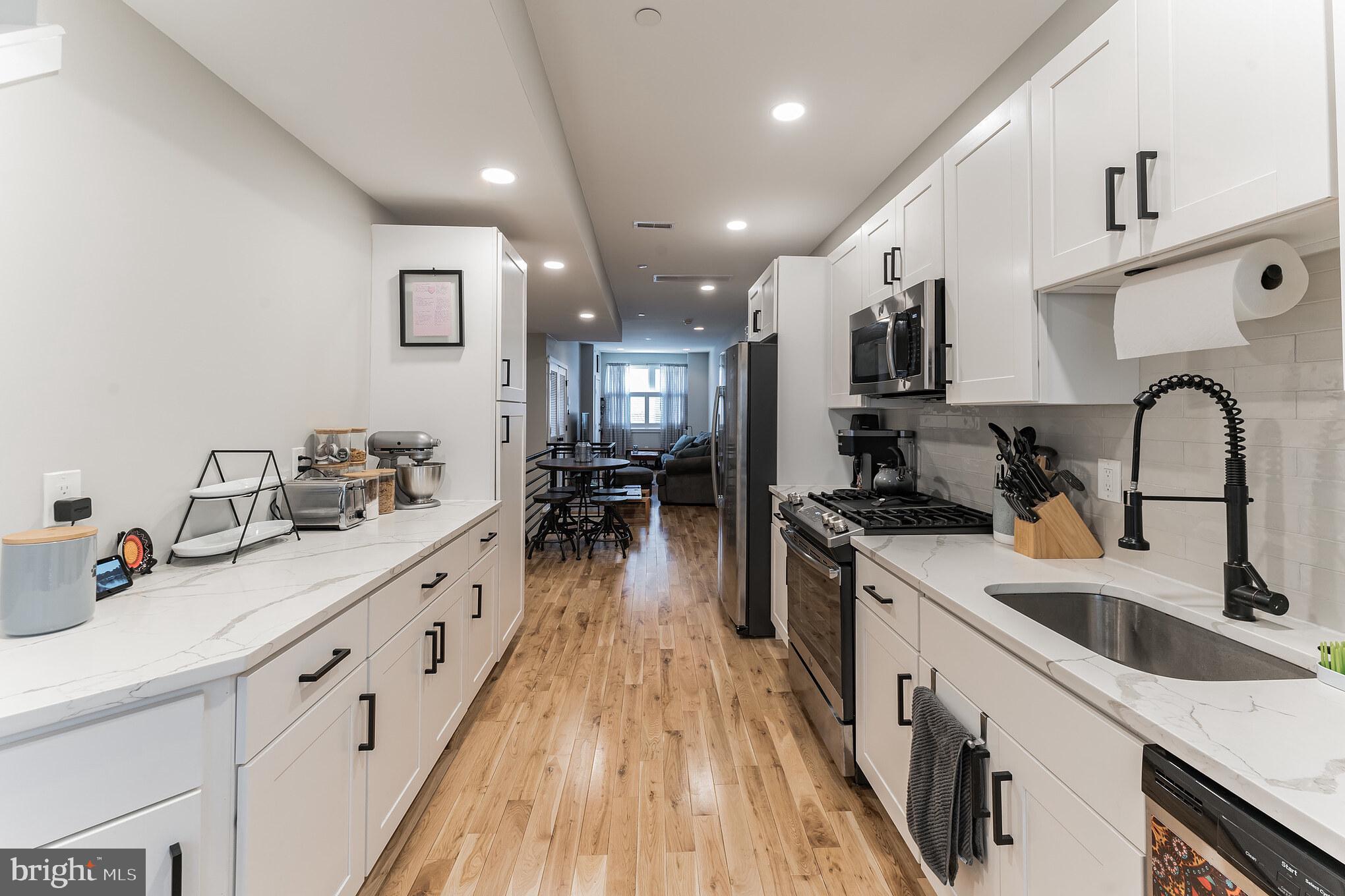 614 Master Street, Unit 1 Philadelphia, PA 19122 - Photo 7 of 28