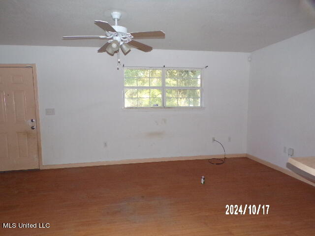 421 Hall Street Wiggins, MS 39577 - Photo 5 of 9 286_1314