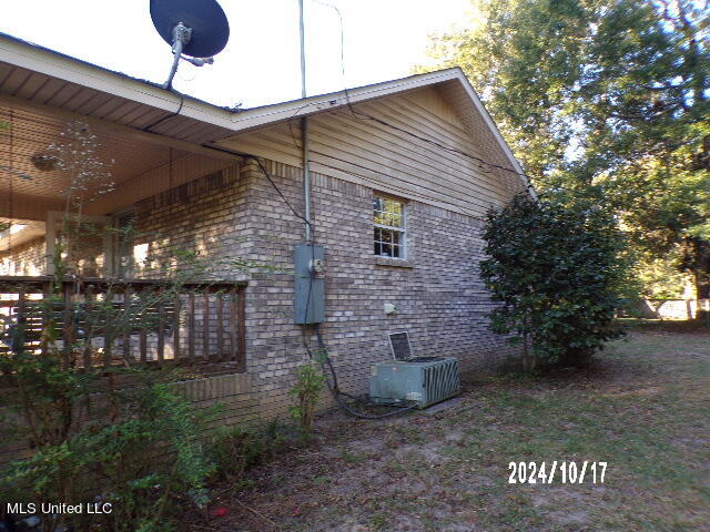 421 Hall Street Wiggins, MS 39577 - Photo 9 of 9 286_1320