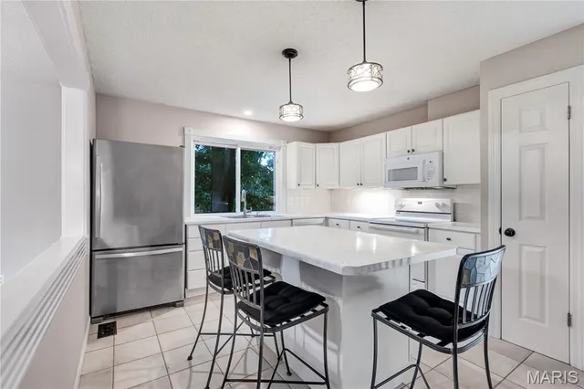 $364,900 | 954 Barcroft Woods Court, Manchester, MO 63021