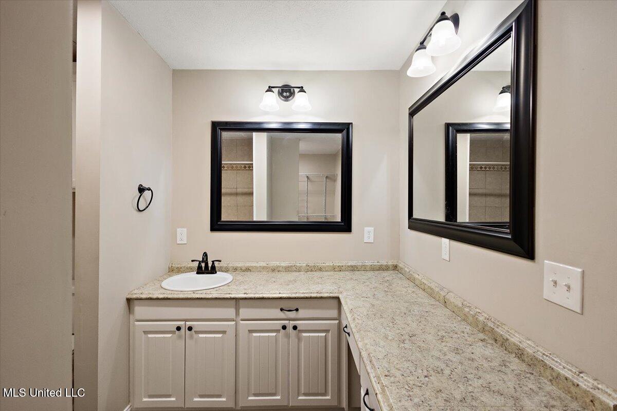 809 Oakwood Drive Clinton, MS 39056 - Photo 19 of 39 19-3HTP6201