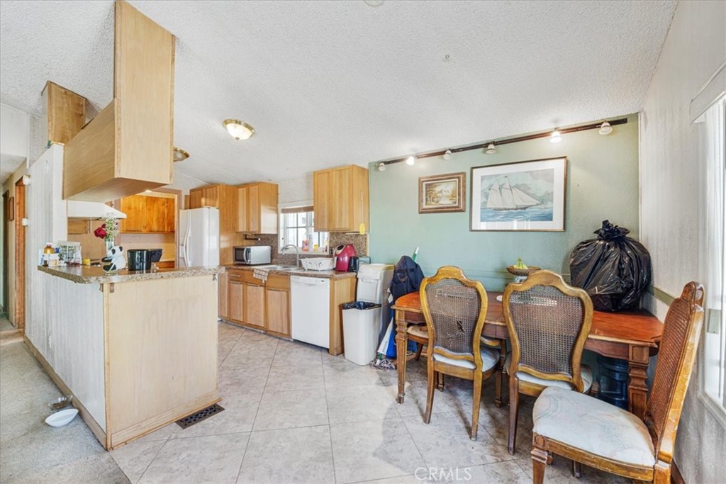 13378 Paramount Road Phelan, CA 92371 - Photo 14 of 43