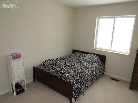 5384 Cook Road Swartz Creek, MI 48473 - Photo 8 of 14 20425805-7.JPG