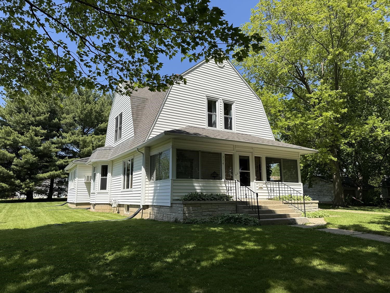 314 Plummer Avenue Chadwick, IL 61014 - Photo 1 of 48