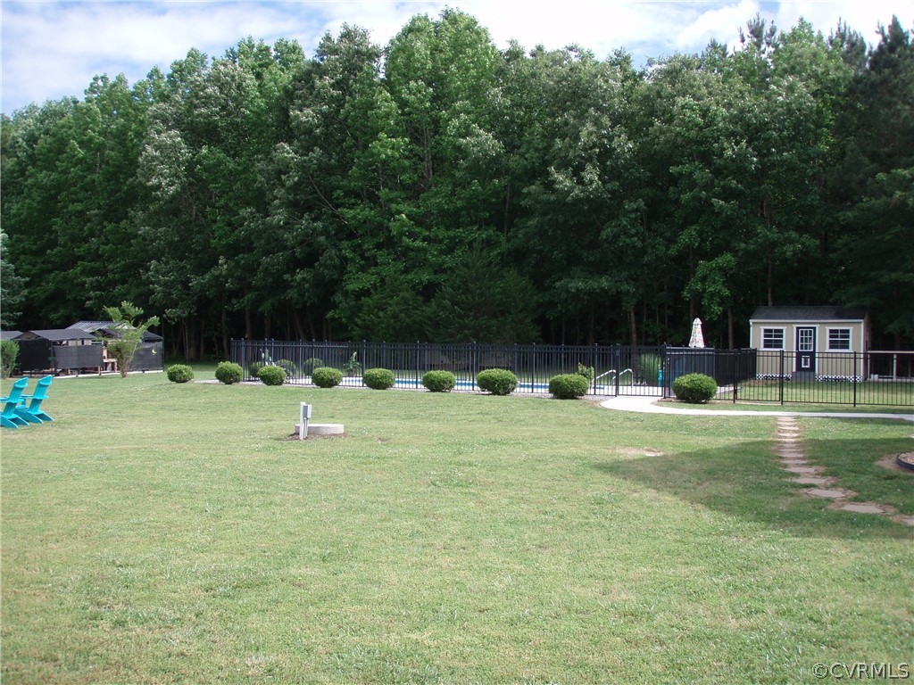15822 Springfield Drive Disputanta, VA 23842 - Photo 15 of 43 back /side yard