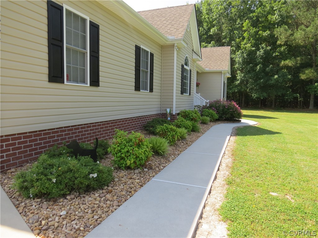 15822 Springfield Drive Disputanta, VA 23842 - Photo 3 of 43 Gallery Image 3