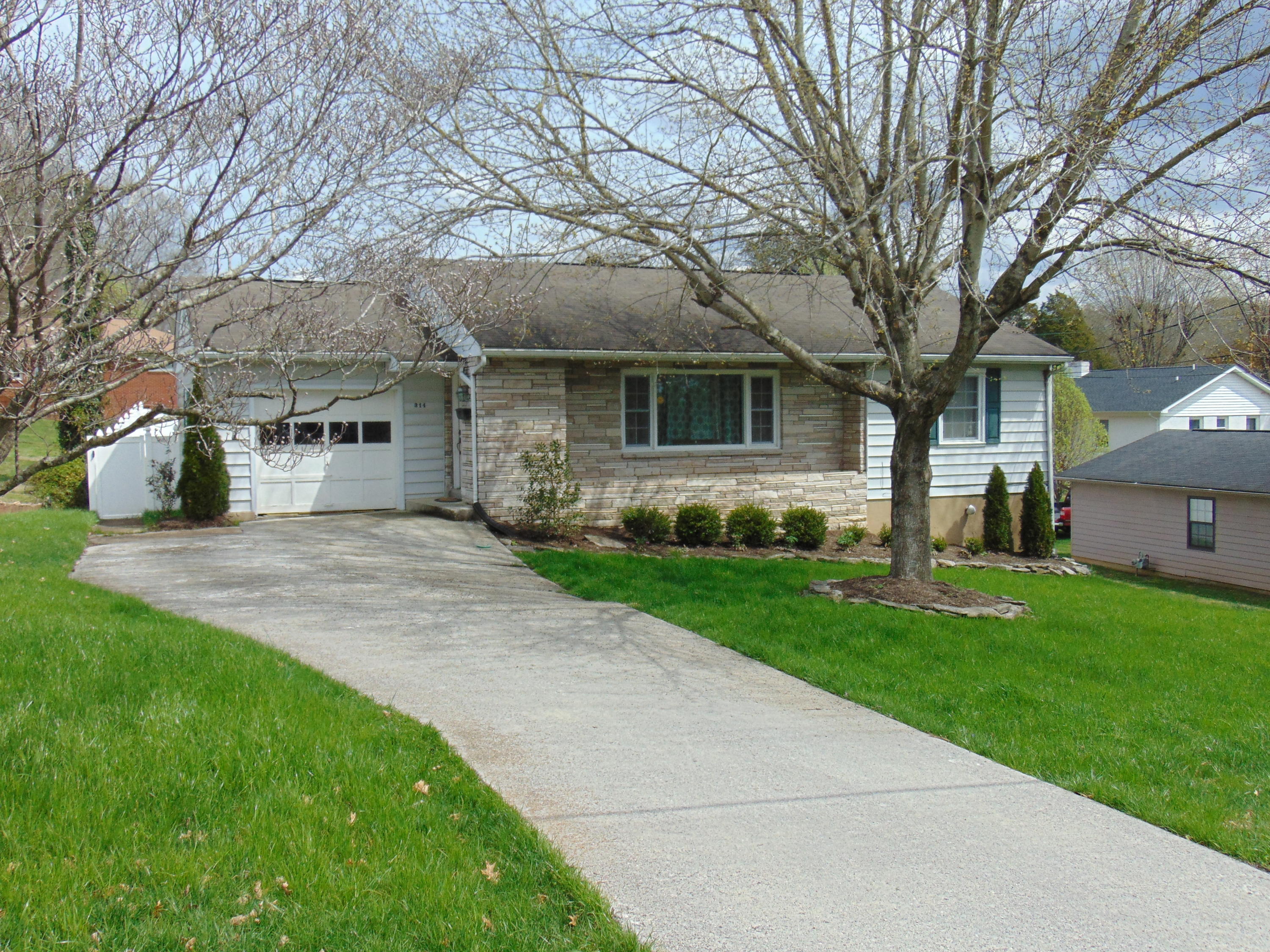 314 Cross Street Clinton, TN 37716 - Photo 1 of 34 DSC00087.JPG