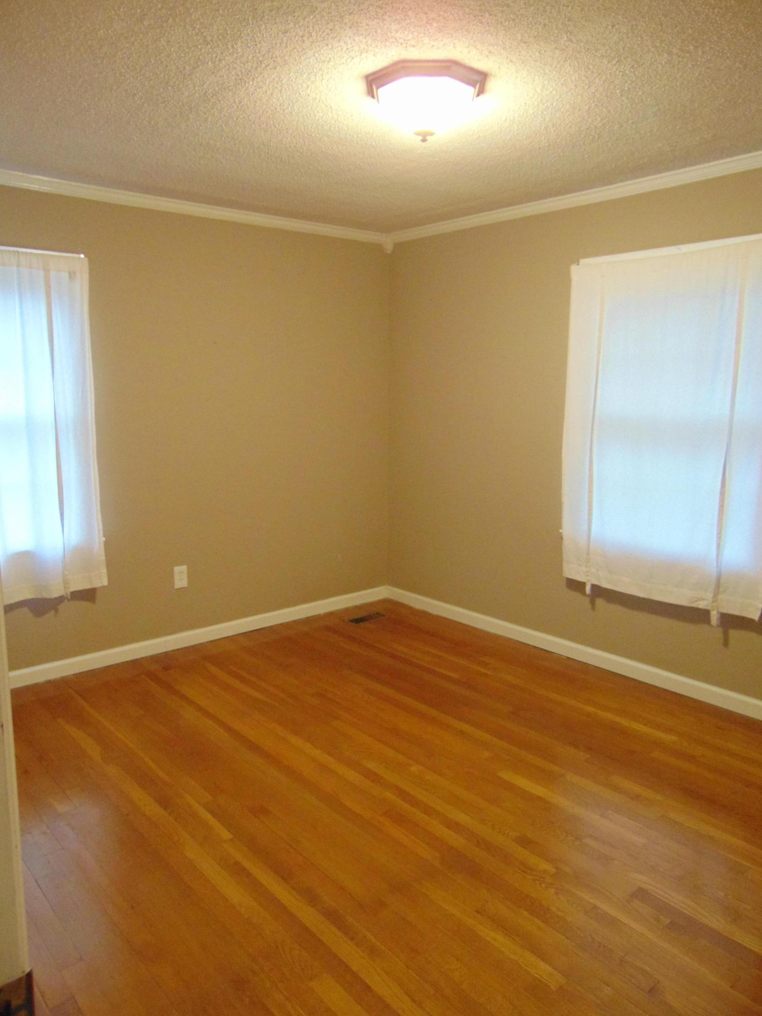 314 Cross Street Clinton, TN 37716 - Photo 16 of 34 DSC00117.JPG