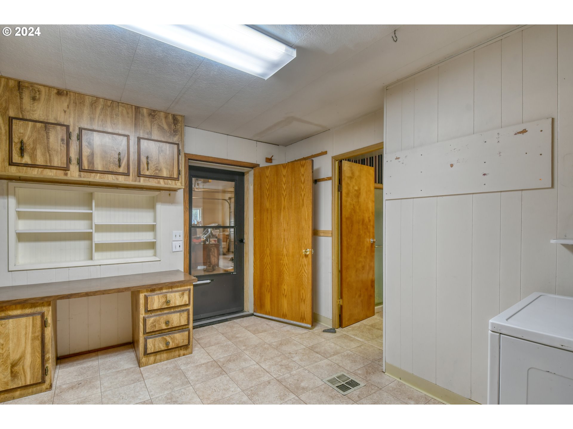 78772 South Cold Spring Road Pendleton, OR 97801 - Photo 28 of 48 a kitchen with refrigerator and window