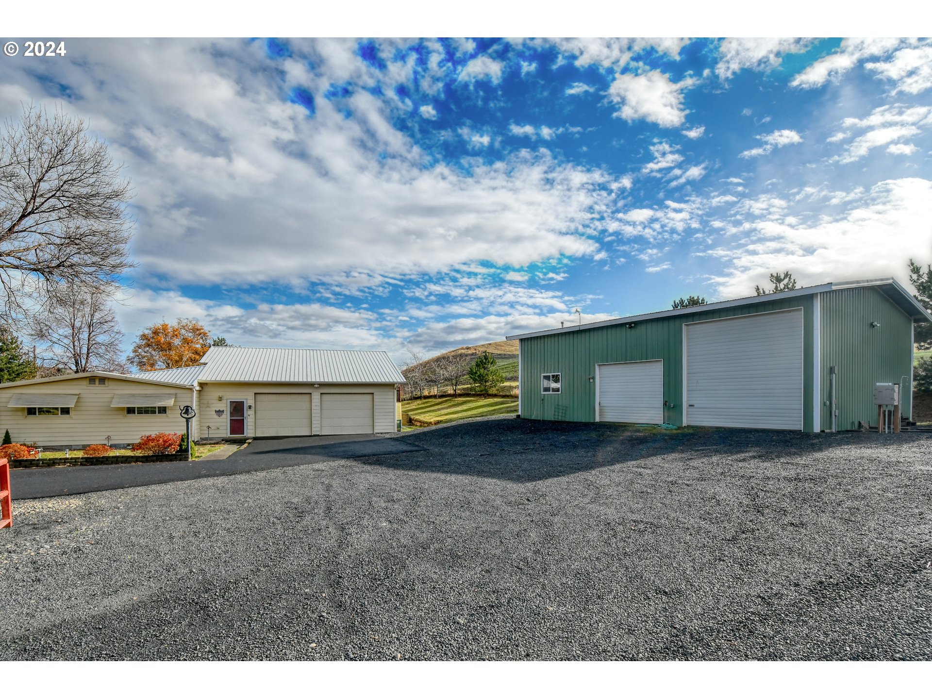 78772 South Cold Spring Road Pendleton, OR 97801 - Photo 5 of 48 a view of outdoor space with yard and car parked