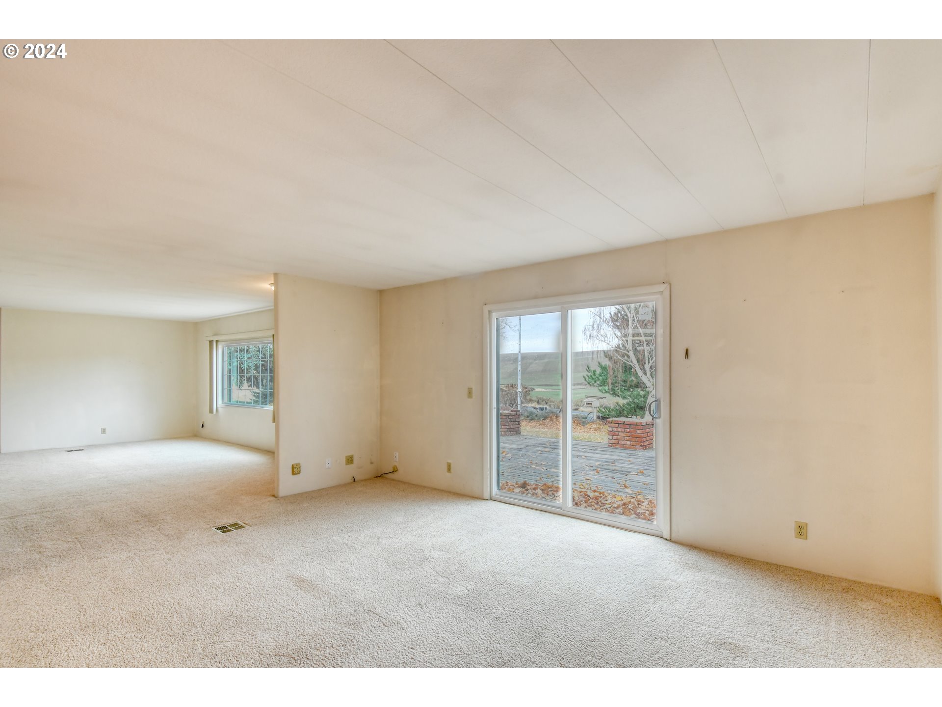 78772 South Cold Spring Road Pendleton, OR 97801 - Photo 8 of 48 a view of empty room with wooden floor