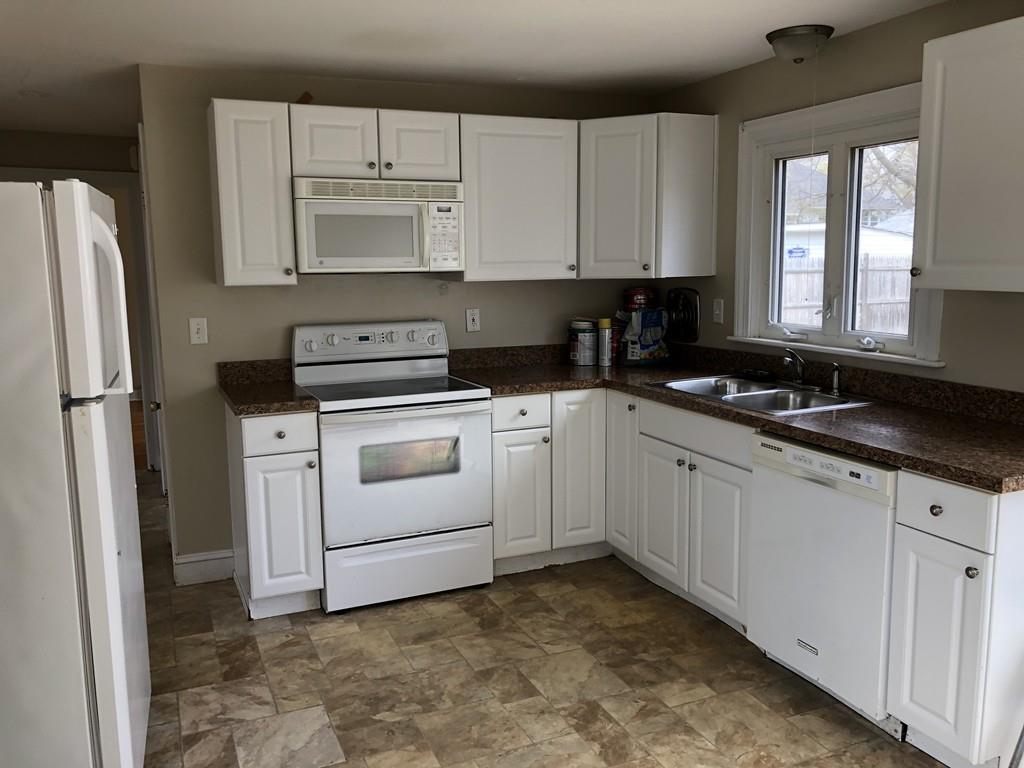 6 Benjamin Road Worcester, MA 01602 - Photo 2 of 17 Gallery Image 2