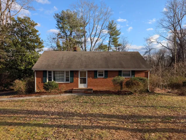 $325,000 | 2750 Creston Avenue Southwest, Roanoke, VA 24015