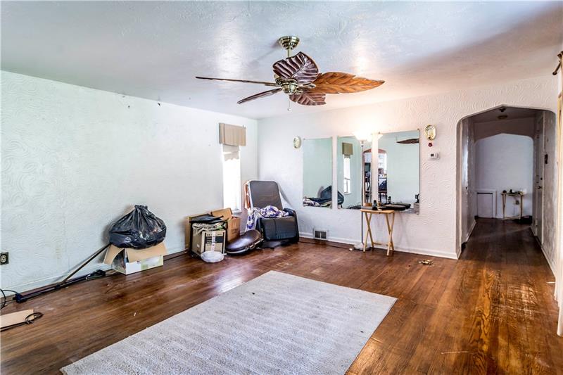 967 Broughton Road Pittsburgh, PA 15236 - Photo 5 of 25 Gallery Image 5