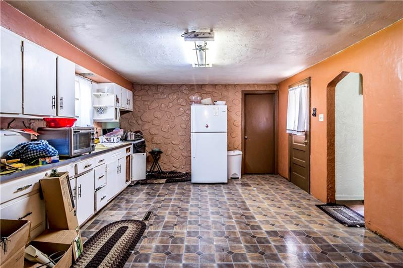 967 Broughton Road Pittsburgh, PA 15236 - Photo 10 of 25 Gallery Image 10