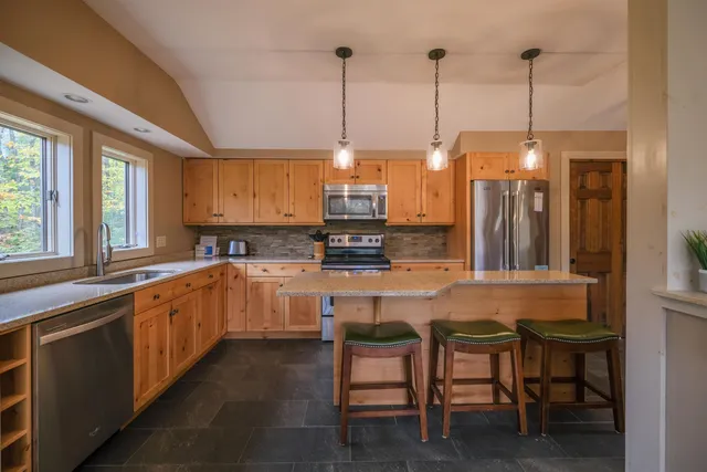 $550,000 | 405 Soaring Hawk Road, Plymouth, VT 05056