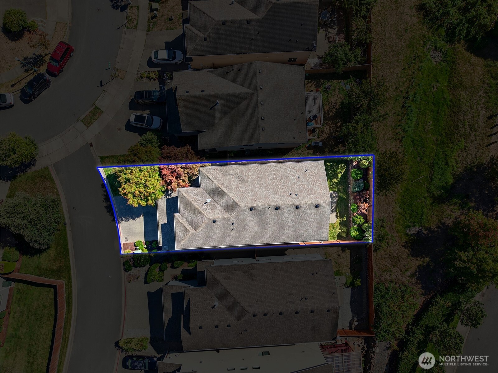 25621 160th Place Southeast Covington, WA 98042 - Photo 35 of 37 an oven a table and chairs in a room