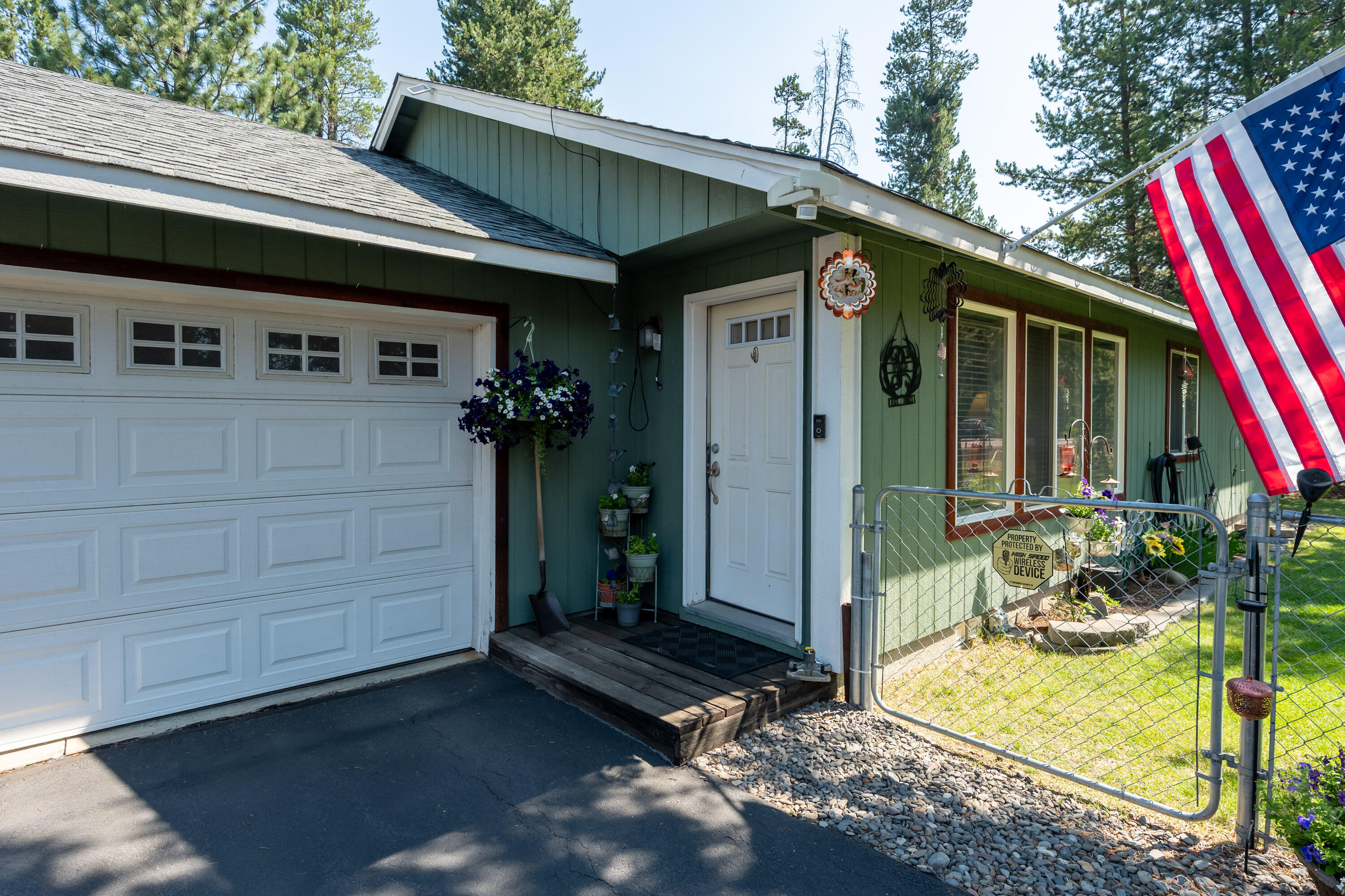 15610 Burgess Road La Pine, OR 97739 - Photo 3 of 33 TPark_3397_071625-HDR