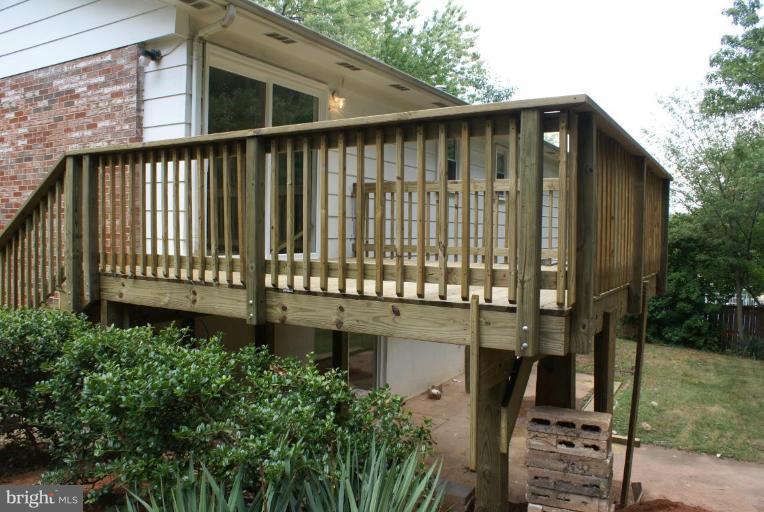 4723 Kilbane Road Woodbridge, VA 22193 - Photo 4 of 11 BRAND NEW DECK