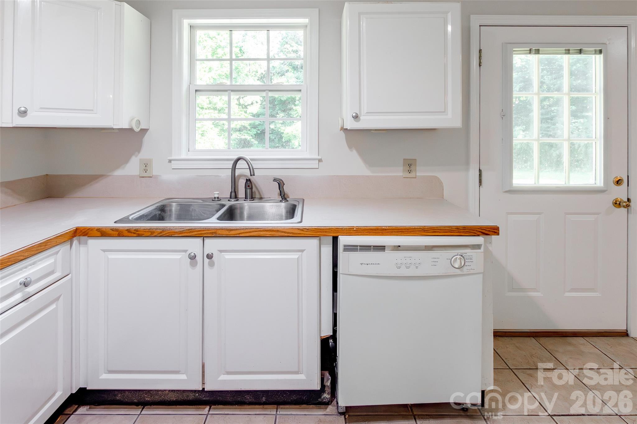 386 Sutton Spring Road York, SC 29745 - Photo 7 of 22