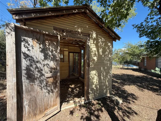 a view of a house with a tree