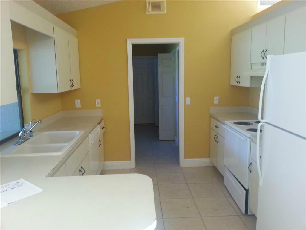 5511 Raintree Trail Fort Pierce, FL 34982 - Photo 5 of 15 Kitchen
