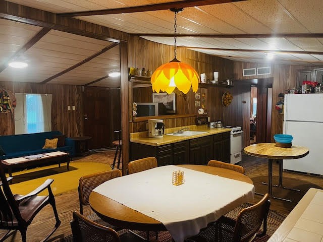 11200 Leisure Road Brenham, TX 77833 - Photo 18 of 23 a kitchen with a table and chairs