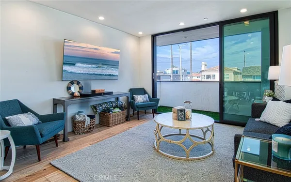 $10,000 | 1045 West Balboa Boulevard, Newport Beach, CA 92661